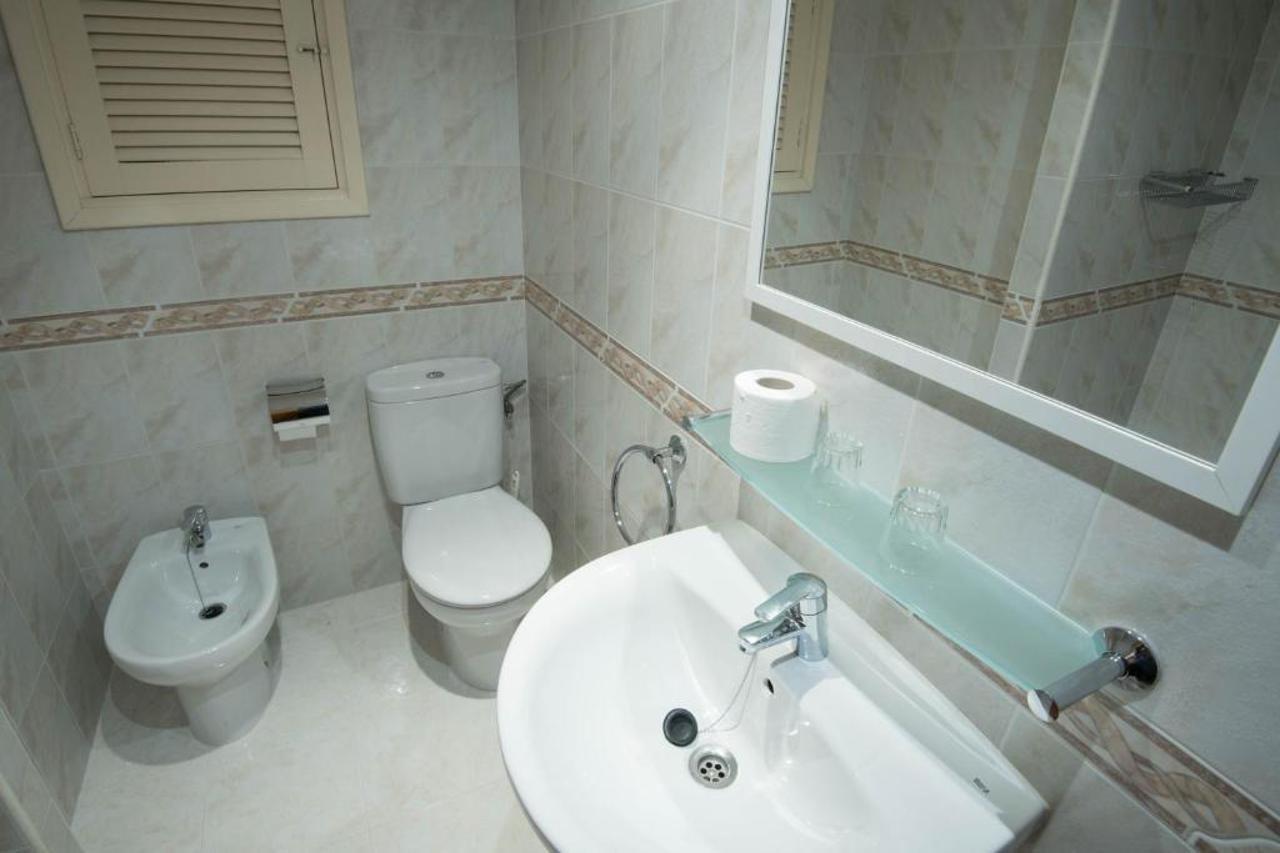 Hostal Mayol Santa Eularia des Riu Exteriér fotografie